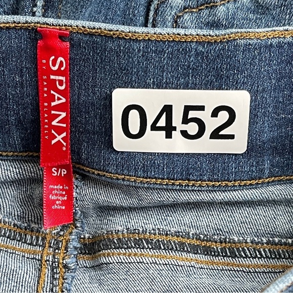 Spanx Pull-On High Rise Skinny Jeans Raw Hem Distressed | Size S/P - Picture 7 of 8